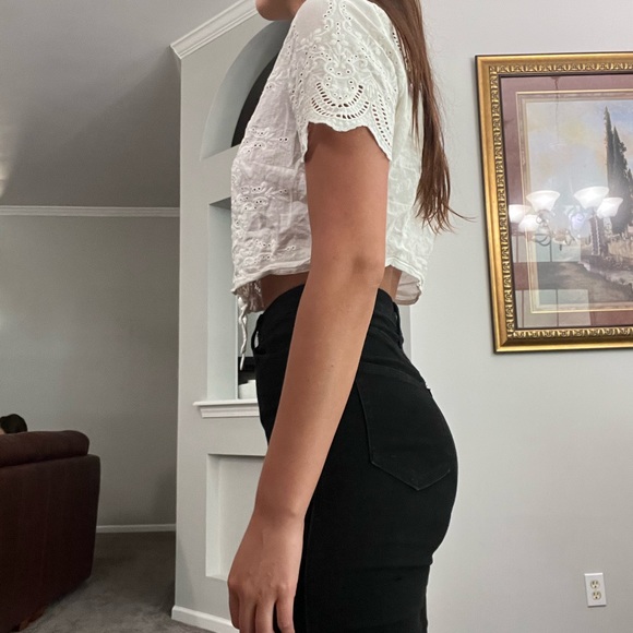 EUC White See Through Detail Button Up Collar Front Tie Crop Top - Picture 2 of 4